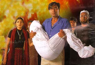 Sonali Bendre and Ajay Devgan in Zakhm