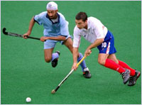 Balji Singh Saini rushes to tackle Britain's Jimmy Wallis. Allsport/Shaun Botterill